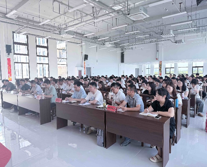 凝心聚力攻坚冲刺，锚定目标笃行致远
