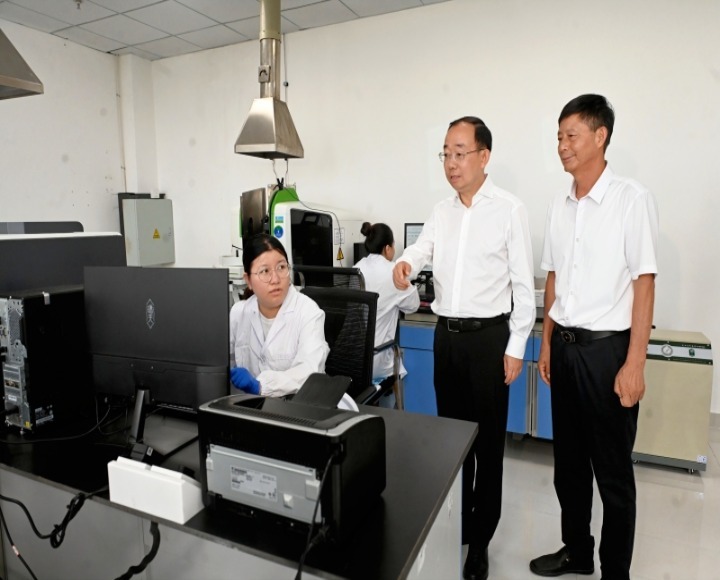 孟景伟在调研服务业高质量发展工作时强调  推动现代服务业...